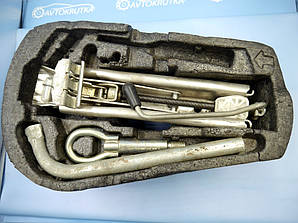 Набір інструментів: домкрат, крюк,  ключ Volkswagen Polo(2005-2014) - 6Q0012115H