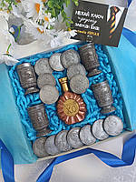 Шоколадный подарочный набор мужчине на любой праздник Шоколадные рюмки монеты бутылка Шоколад ручной работы
