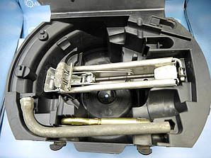 Набір інструментів: домкрат, крюк,  ключ Volkswagen Polo Classic(2004-2009) - 6Q0012115F
