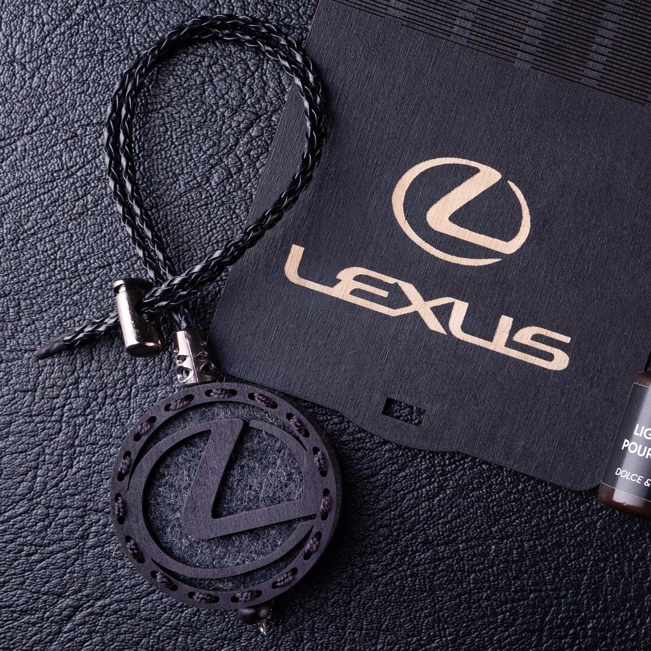 Ароматизатор в машину LEXUS з темного дерева, подарунок чоловікові