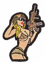 Шеврон с вышивкой "Девушки военные!" (Блонда), нарукавная эмблема на липучке, размер 7×10 см