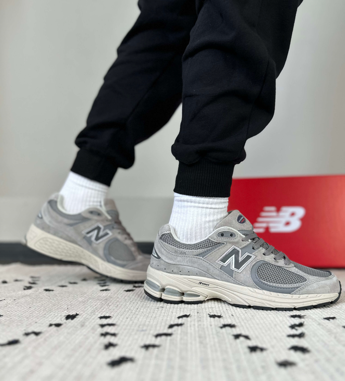 Кросівки чоловічі New Balance 2002R Grey взуття Нью Баланс світло сірі замшеві круті кроси весна літо осінь