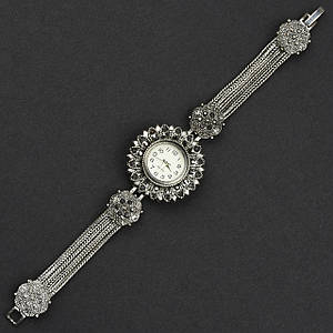 Женские часы винтажные круглые кварцевые бижутерный сплав металл в серебристом цвете с стразами длина 19 см