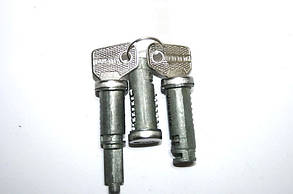 Личинки дверні та багажника 2103, 2106 (2106-6100050)