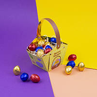 Пасхальная корзина 210 г "Курчатка": 15 шоколадных яиц из белого шоколада в золотой, красной и синей фольге