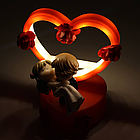 Декоративна фігурка Наречений і Наречена + Подарунок Кулон серце з проекцією / Подарунок на День Святого Валентина, фото 4