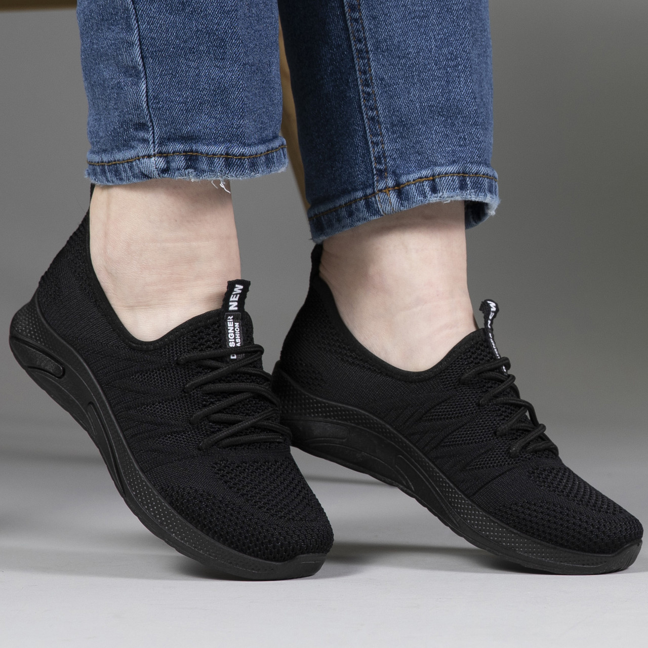 Кросівки жіночі чорні сітка