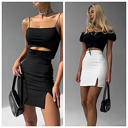 Спідниця міні з невеликим розрізом збоку