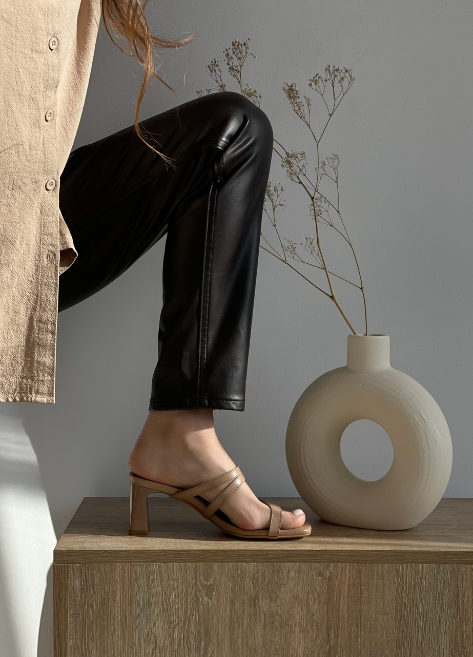 Шкіряні босоніжки на підборах, фото 1