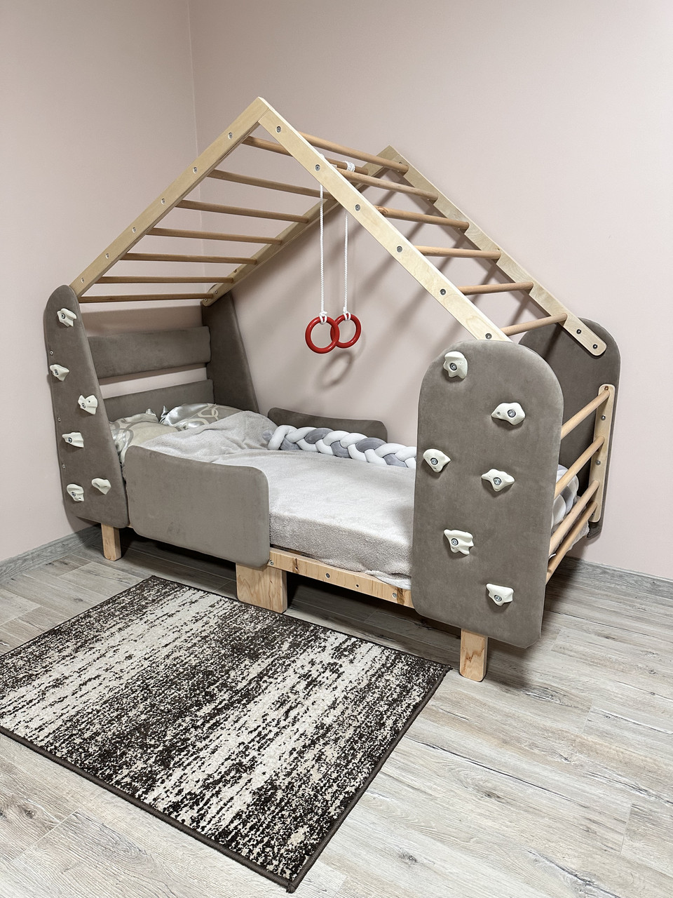 Ліжко дитяче спортивне будиночок з м'якими панелями и зачепами 1600х800мм