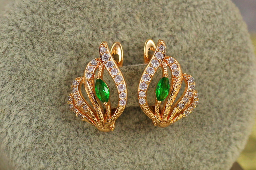 Сережки Xuping Jewelry Джин із зеленими каменями 1,7 см золотисті