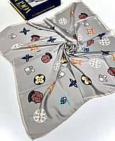 Шелковый молодежный брендовый платок Louis Vuitton Луи Витон. Стильный весенний платок с ручной подшивкой Серый