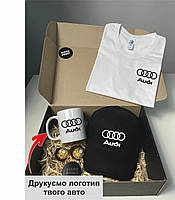 Подарунковий набір. Футболка, кепка, чашка з  маркою авто . Подарунок для чоловіка з логотипом  Audi(Ауді)