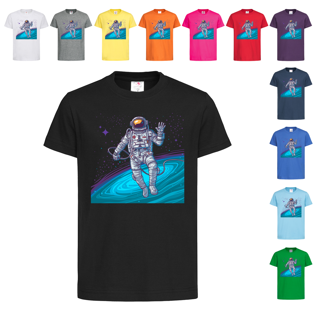 Черная детская футболка С принтом астронавт (22-1) - фото 1 - id-p2135669588