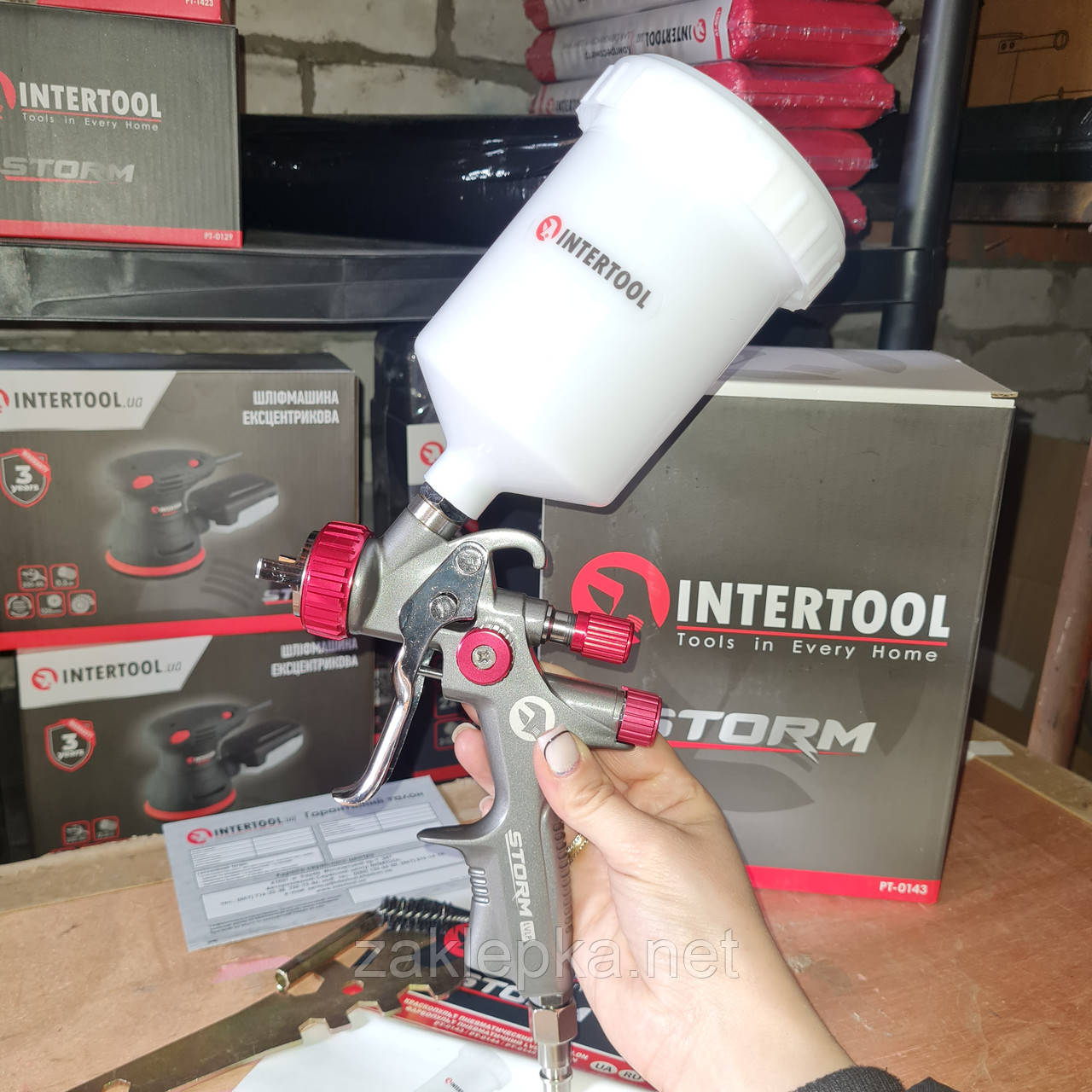 Пневматичний фарбопульт LVLP TEFLON професійний, 1.3 мм,1.5 бар, STORM INTERTOOL PT-0143