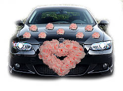 Прикраса на весільну машину