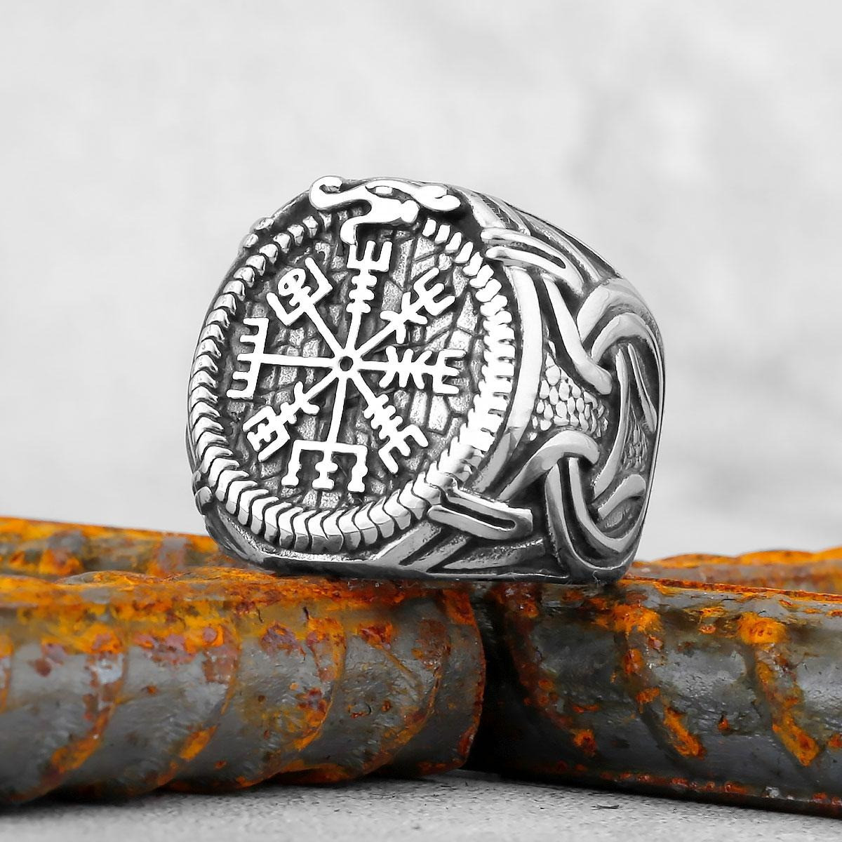 Срібний перстень "Вегвізир"