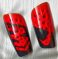 Щитки Nike Mercurial Lite красные Щитки футбольные Найк Меркуриал Лайт Щитки на ноги для футбола