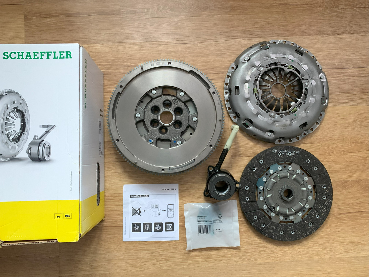 Комплект зчеплення з двомасовим маховиком LUK 600037100 AUDI A3/Q3/SKODA OCTAVIA/ GOLF/ PASSAT 2,0 TDI 11-, фото 1
