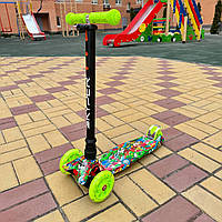 Детский самокат трехколесный.Регулируется высота ручки, колеса светятся поворачиваются, от 2 до 10 лет,зеленый