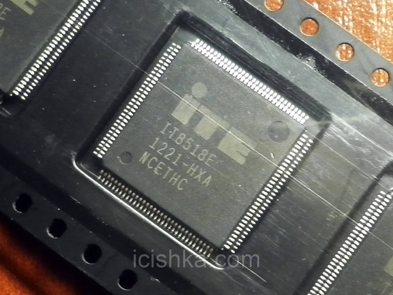 ITE IT8518E HXA — Мультиконтролер