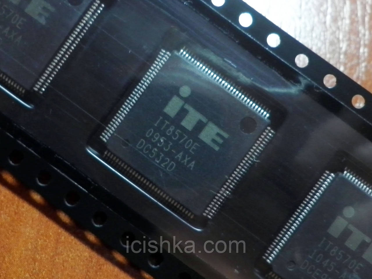 ITE IT8570E AXA — Мультиконтролер, фото 1