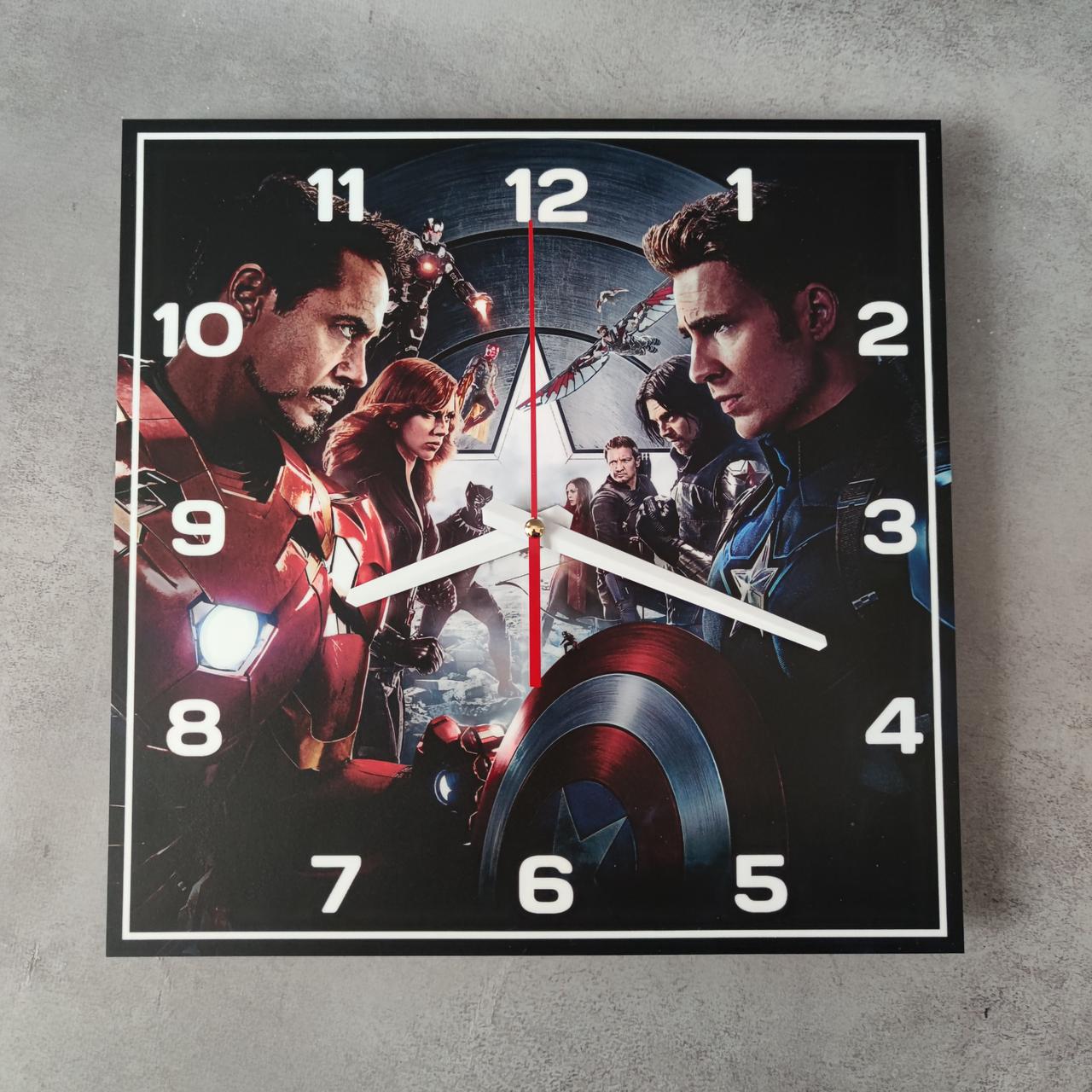 Настінний годинник Капітан Америка Квадратний