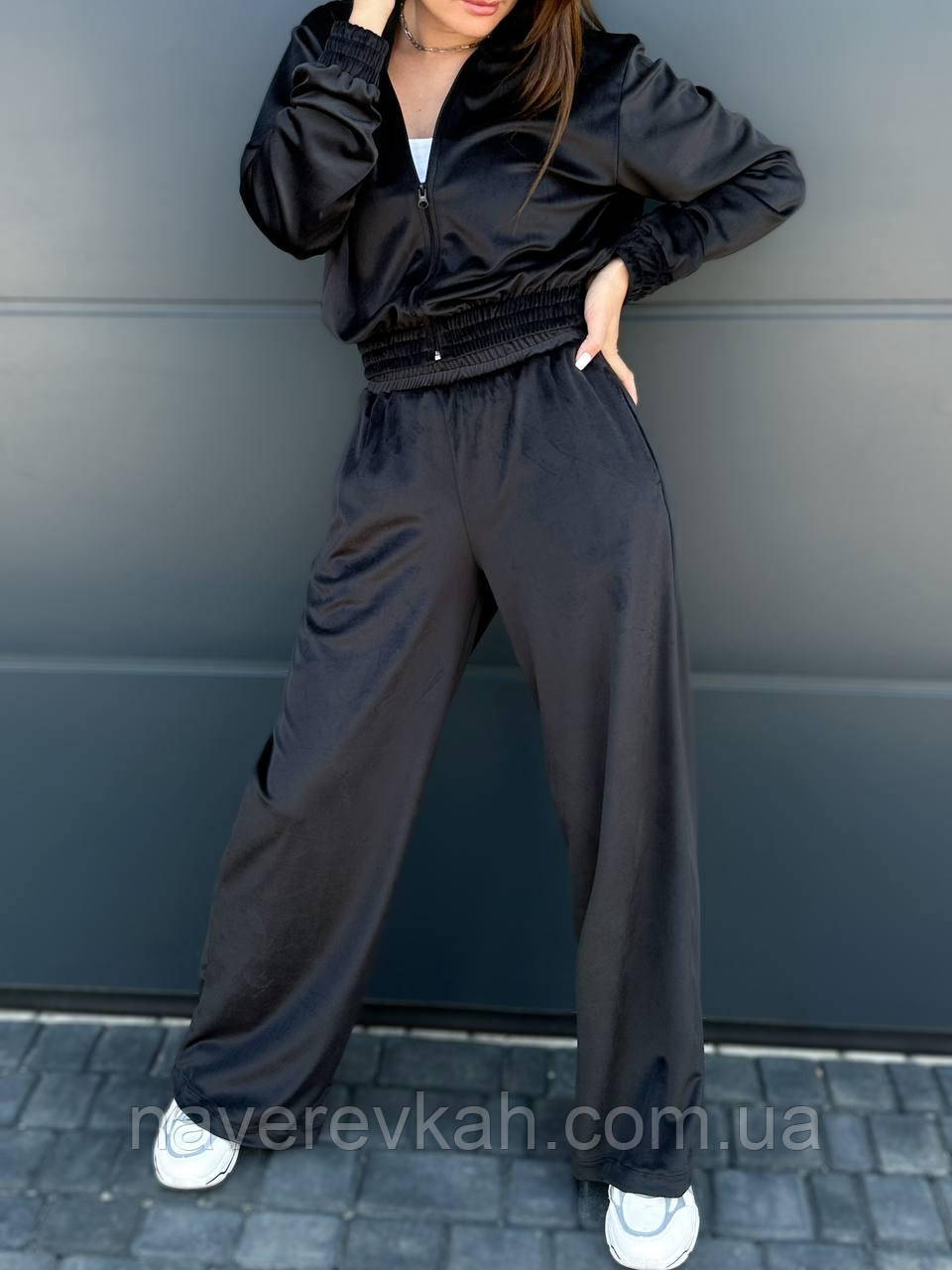Велюровый спортивный костюм с брюками палаццо и топом 42-44 46-48 50-52 черный беж фрез серый на замке - фото 1 - id-p2145728843