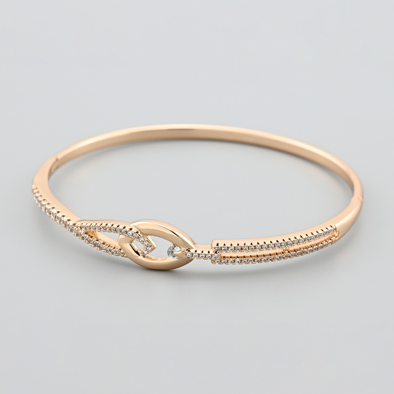 Жорсткий браслет Калабрія 43096 ширина 9 мм білі фіаніти позолота 18К довжина 15-18, фото 1