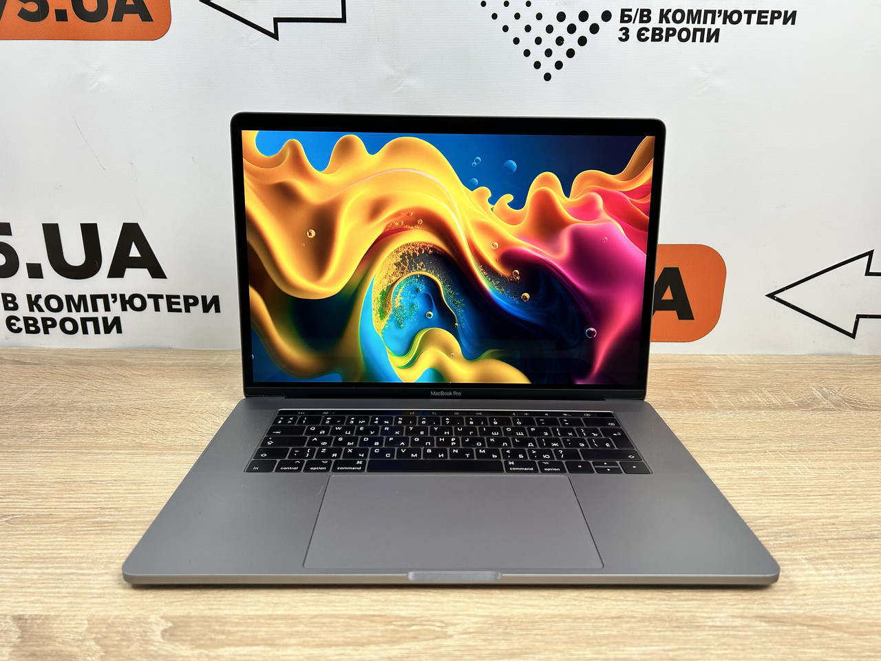 Ноутбук Apple MacBook Pro 15 2017, 15.4", Intel Core i7 3.5GHz, RAM 16ГБ, NVME 256ГБ, Radeon Pro 2ГБ, гарантія 12 міс