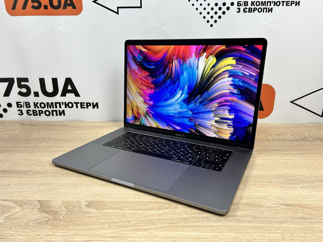 Ноутбук Apple MacBook Pro 15 2017, 15.4", Intel Core i7 3.8GHz, RAM 16ГБ, NVME 256ГБ, Radeon Pro 2ГБ, гарантія 12 міс