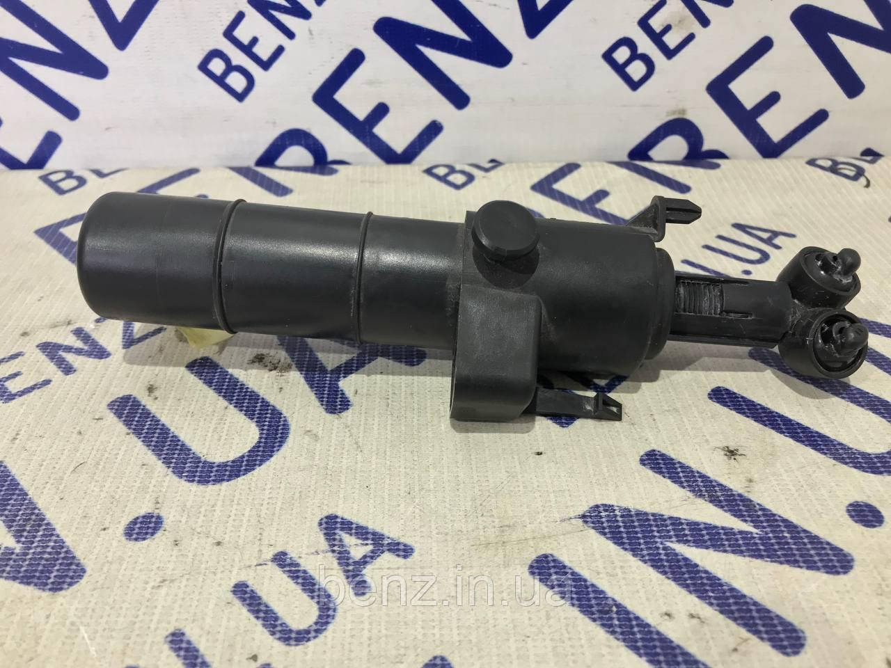 Форсунка омивача фари правої Mercedes W212, S212 A2128600147