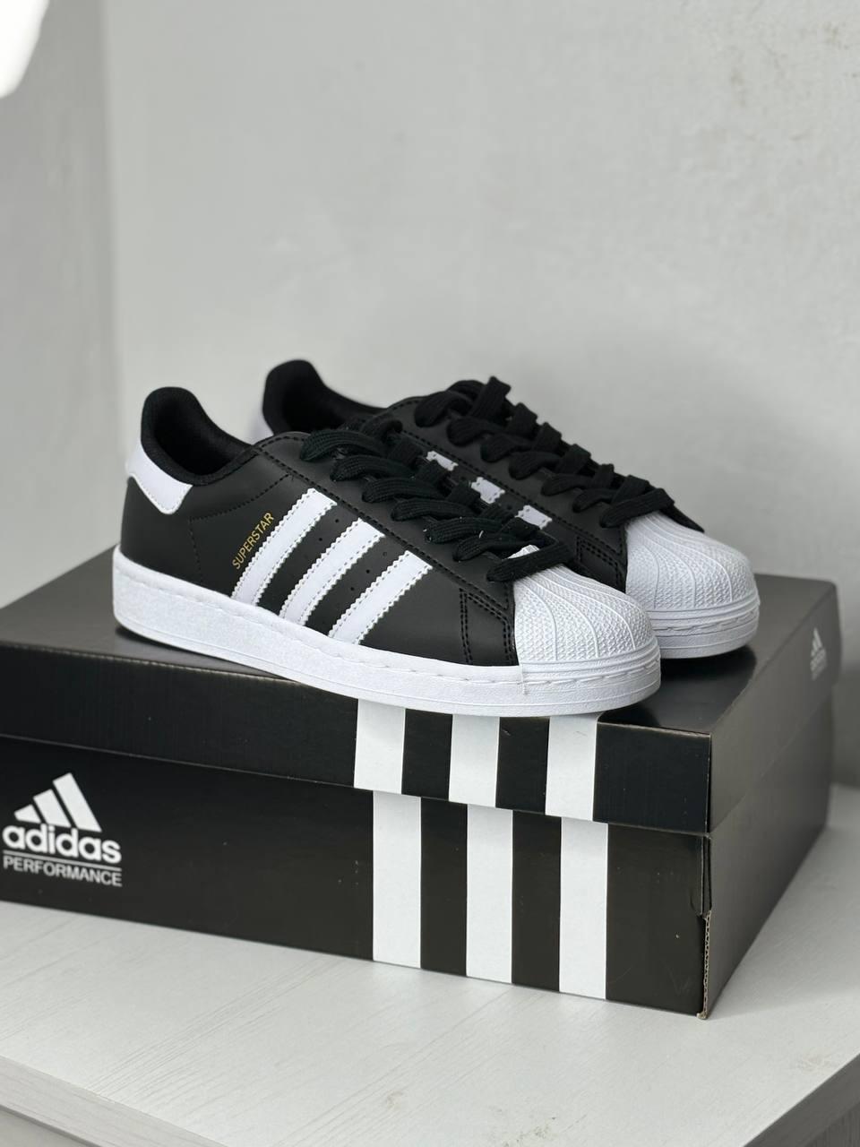 Кросівки суперстарадис чорні білі зручні Adidas Superstar White Black