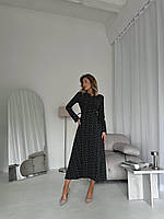 Черное женское изящное нежное платье длины миди с длинными рукавами из софта в цветочный принт