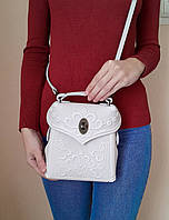 Кожаная женская белая сумка-рюкзак ручной работы "Венеция", белый рюкзак трансформер с легким серым оттенком