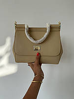 Женская кожаная сумочка дольче габбана бежевая Dolce&Gabbana элегантная молодёжная сумочка через плечо