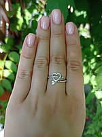 Женское серебряное родированное кольцо с белым камнем Сердце размер 18.0