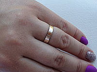 Обручальное кольцо серебряное Европейка с золотой вставкой Обручка срібло с золотом Серебро 925 19.5 размер