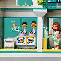 Конструктор лего LEGO Friends Больница в Хартлейк-Сити 1045 деталей (42621)