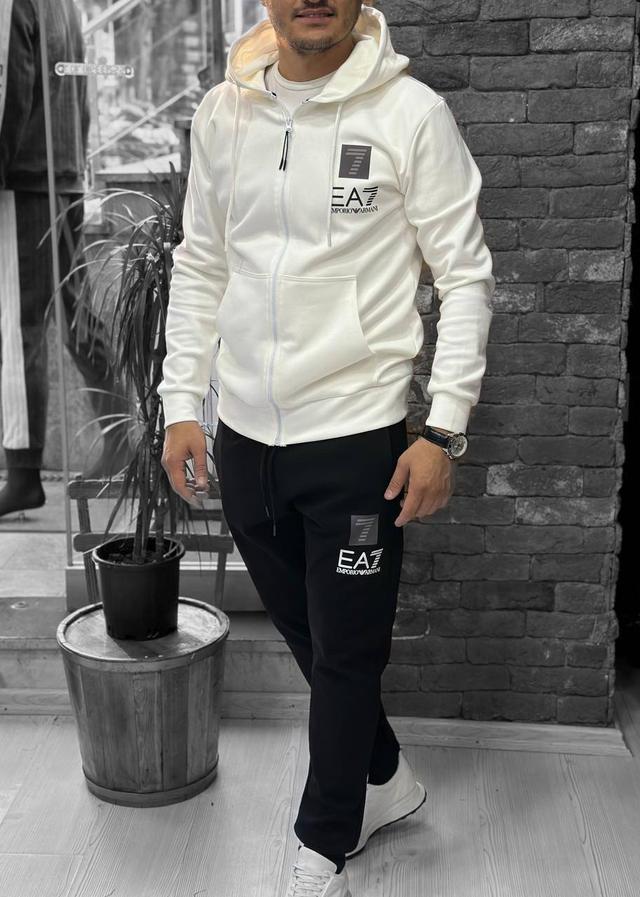 Мужской спортивный костюм Armani Мужской спортивный костюм Armani