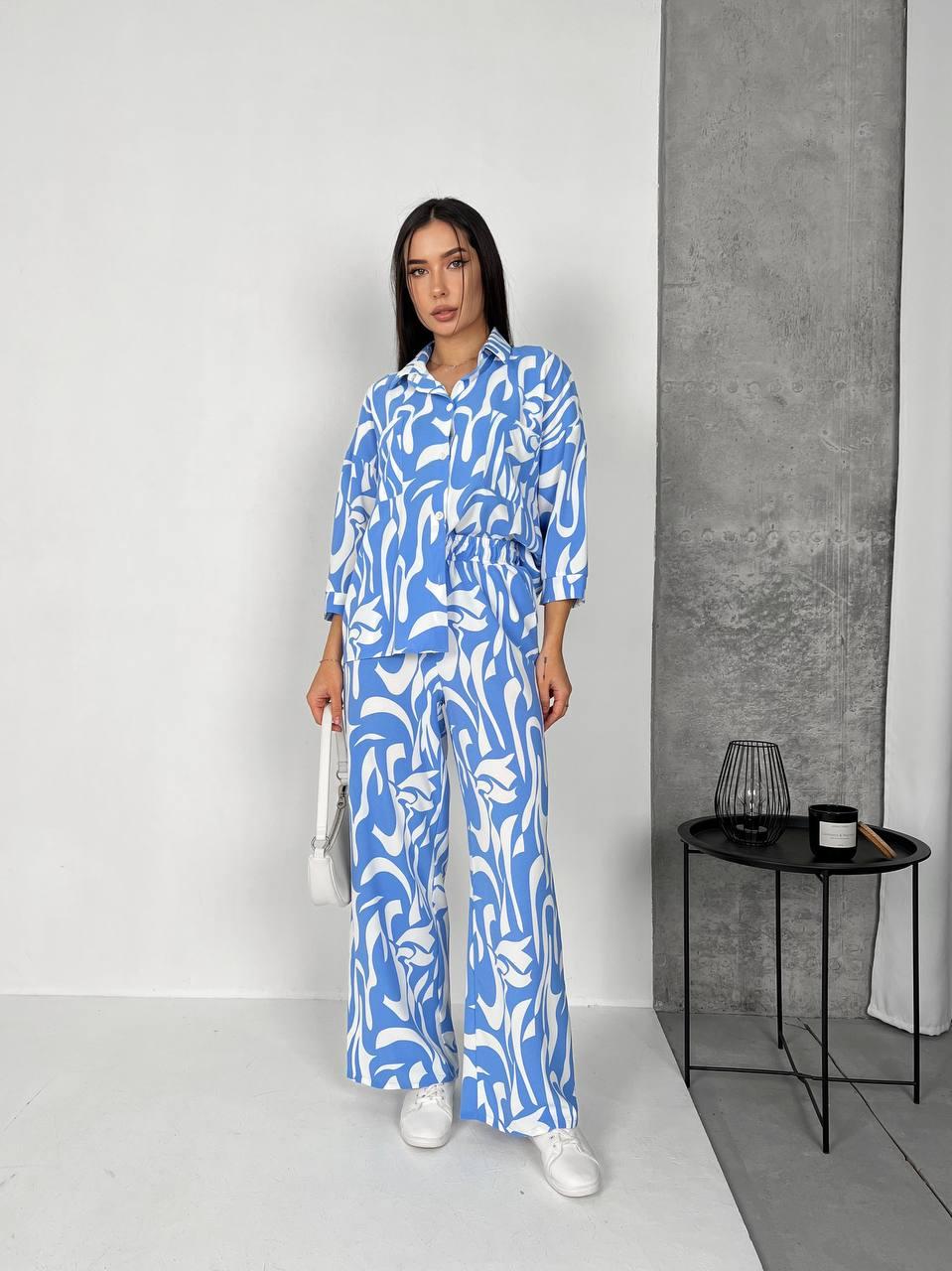 Жіночий стильний костюм: сорочка та вільні штани з абстрактним принтом, норма і батал великі розміри, фото 1