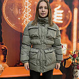 Куртка жіноча зимова пуховик дута без капюшону пояс 46 хакі, фото 9