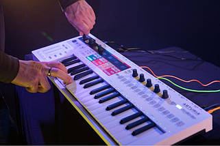 MIDI-клавіатура Arturia KeyStep Pro WH, фото 4