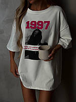 Женская молодежная яркая красивая модная удлиненная футболка оверсайз с рисунком (белый , черный)