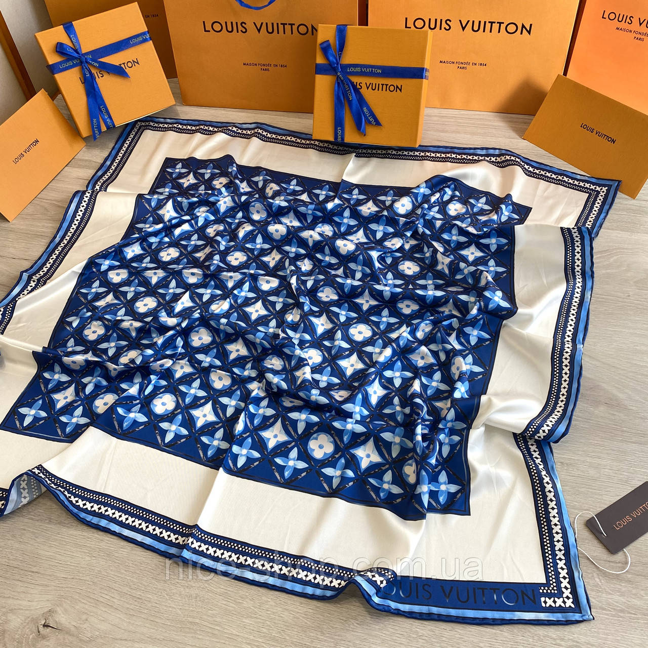 Хустка Louis Vuitton шовкова з ручною підшивкою