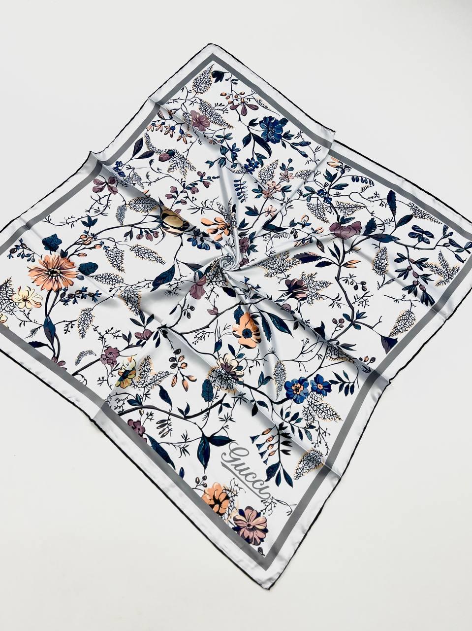 Шовкова брендова хустка Gucci 90*90 см ручна обробка краю