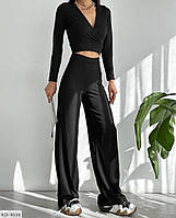 Костюм брючный женский прогулочный стильный модный молодежный в рубчик топ с декольте на запах и брюки клеш