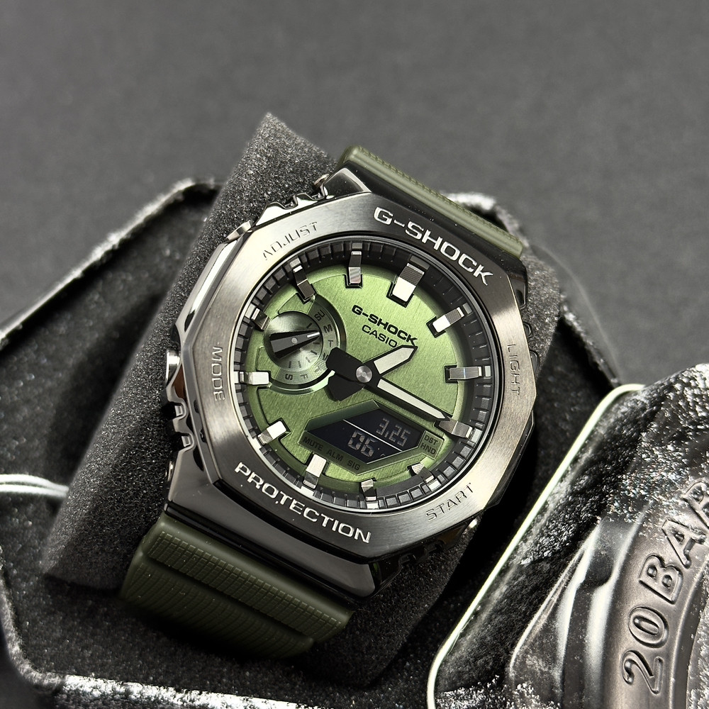 Чоловічий годинник Casio G-Shock GM-2100B-3ADR