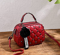 Женская мини сумка с меховой подвеской. Маленькая сумочка для девушек стеганная с меховым брелком Красный Form