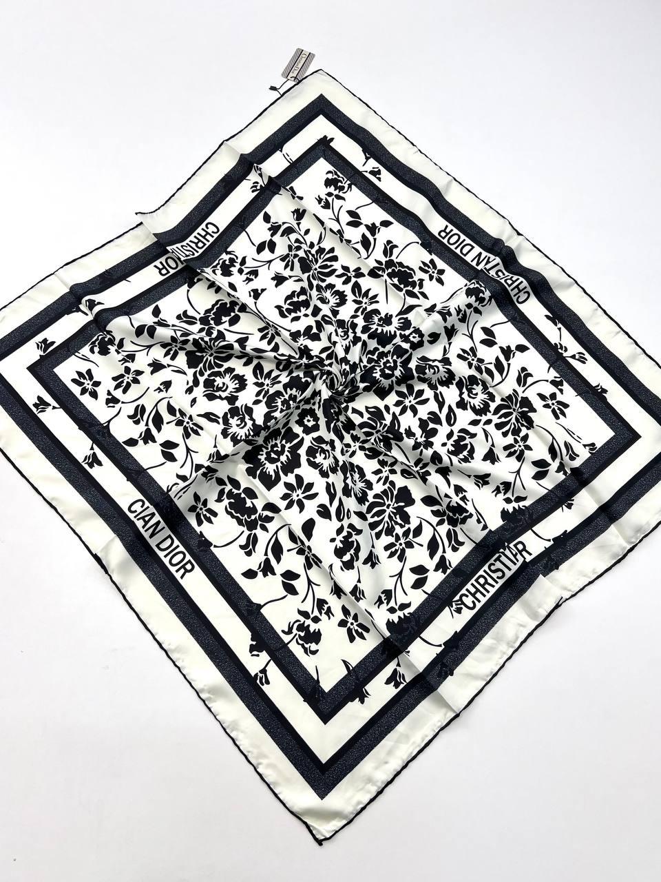 Шовкова брендова хустка Christian Dior 90*90 см молочна ручна обробка краю